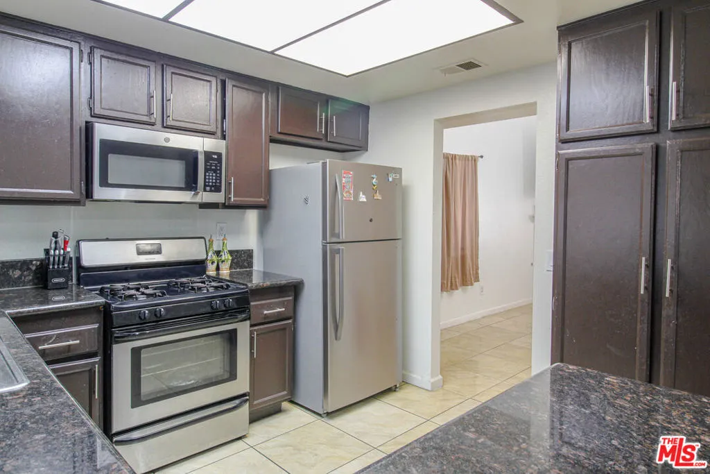 5039 Carlo Court, Palmdale, California 93552 home-pic-11