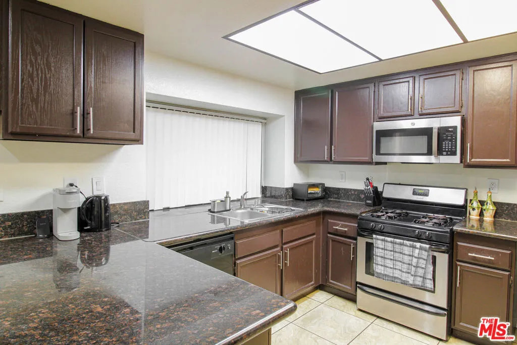 5039 Carlo Court, Palmdale, California 93552 home-pic-10