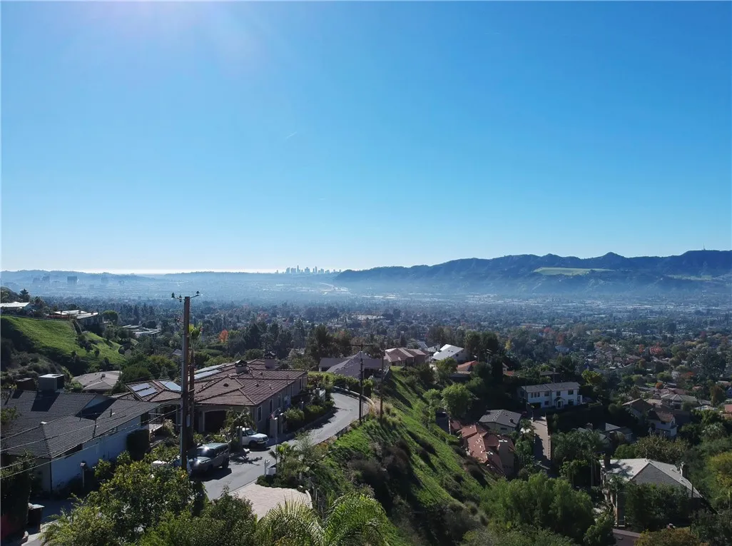 1063 Via Alta, Burbank, California 91501 home-pic-1