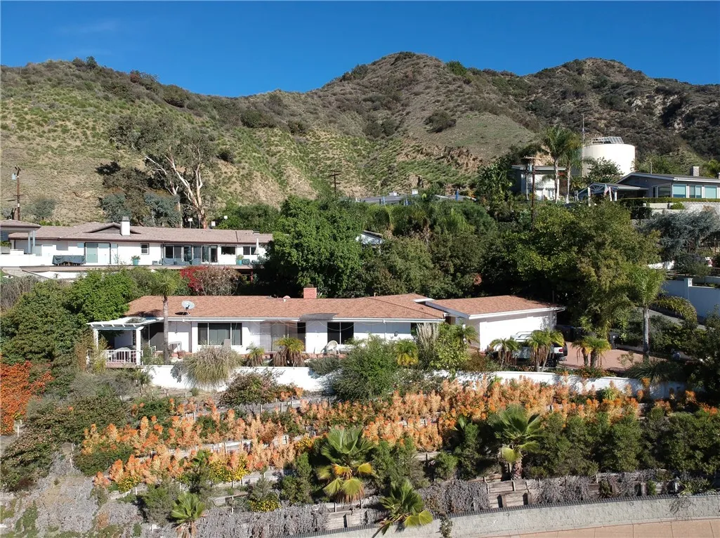 1063 Via Alta, Burbank, California 91501 home-pic-0