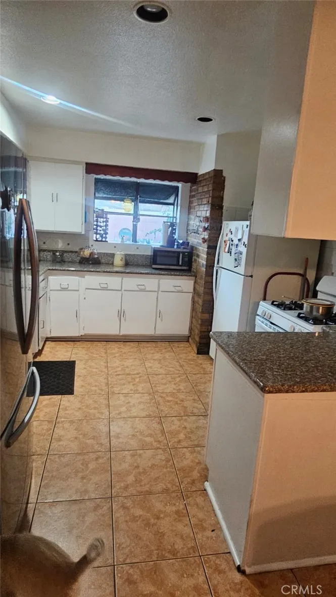 2313 Downie Place, Santa Ana, California 92706 home-pic-9