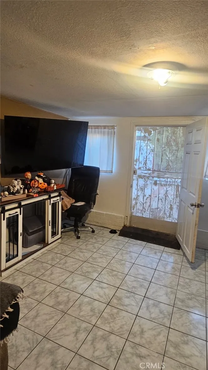 2313 Downie Place, Santa Ana, California 92706 home-pic-18