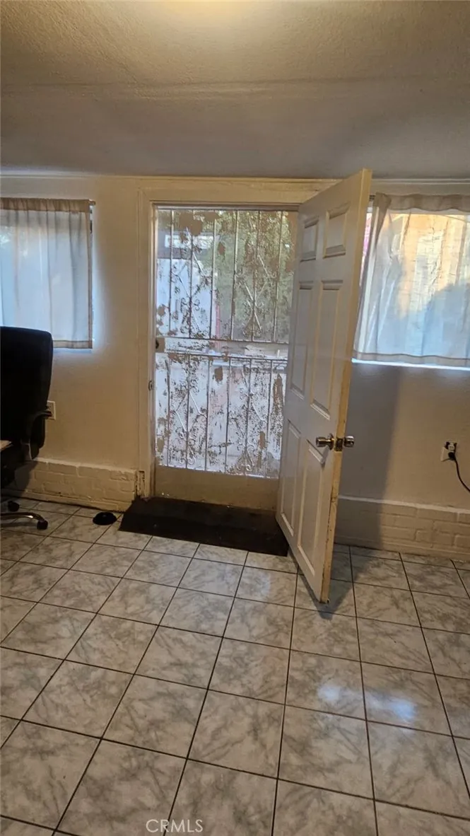 2313 Downie Place, Santa Ana, California 92706 home-pic-17