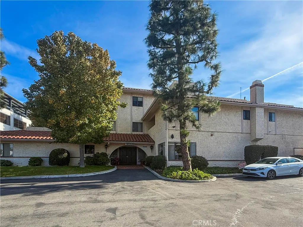 18900 Delaware 43, Huntington Beach, California 92648 home-pic-1