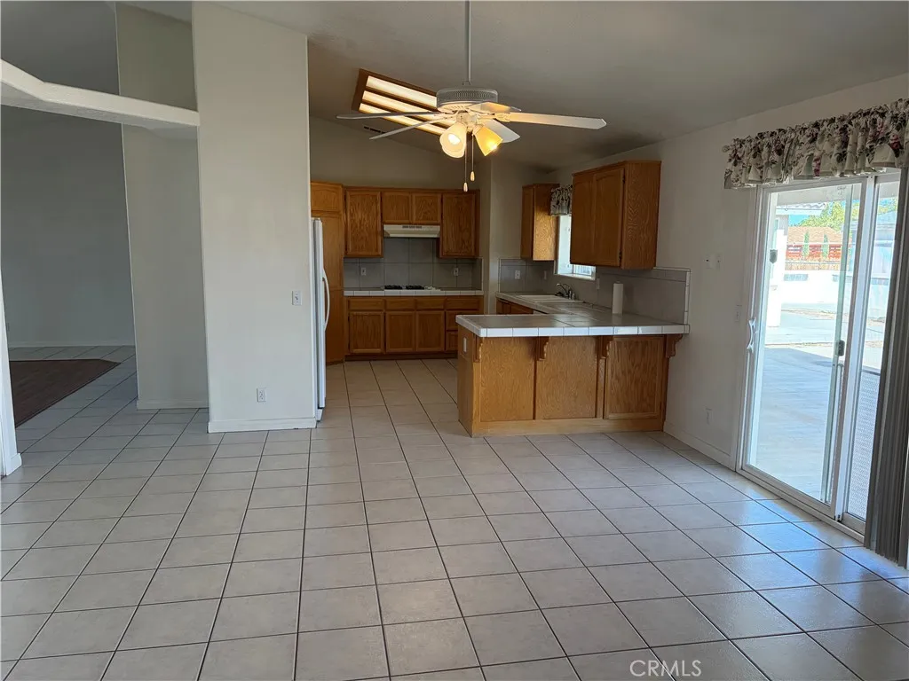7413 Montrose, Hesperia, California 92345 home-pic-5