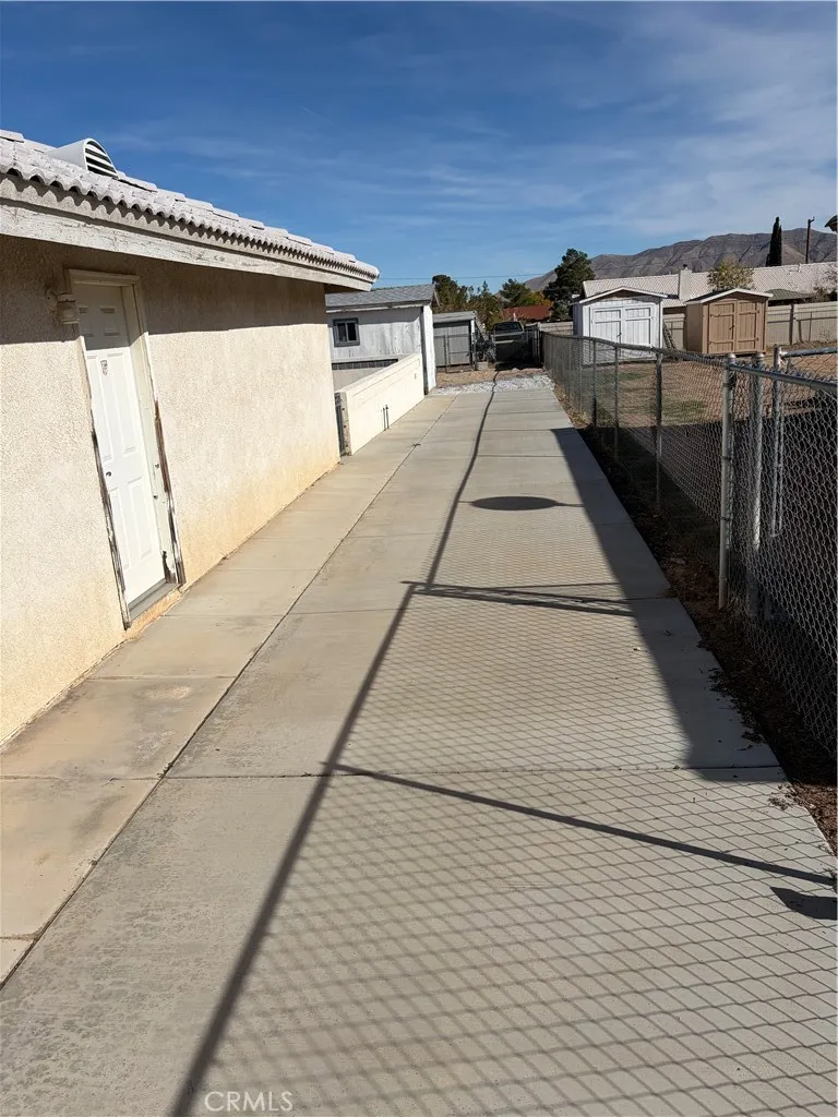 7413 Montrose, Hesperia, California 92345 home-pic-17