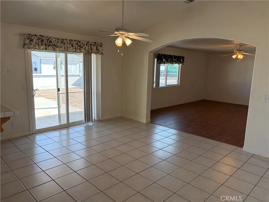 7413 Montrose, Hesperia, California 92345 home-pic-3