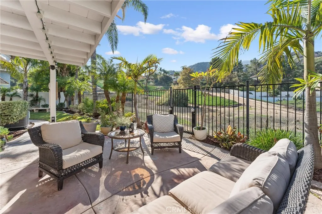 3480 Mountainside Circle, Corona, California 92882 home-pic-2