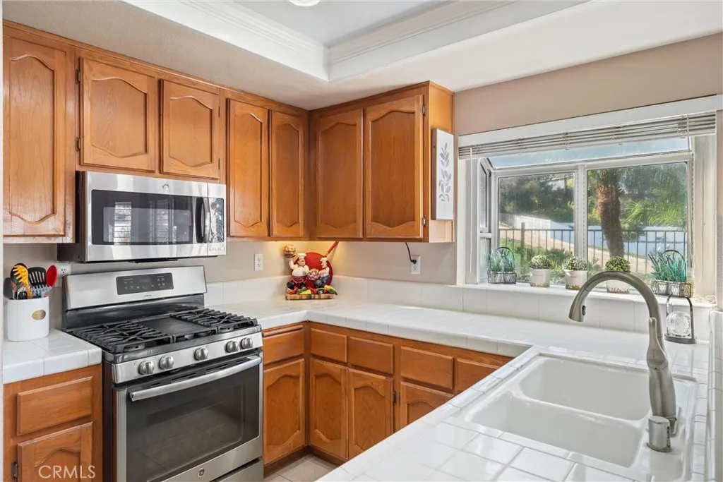 3480 Mountainside Circle, Corona, California 92882 home-pic-18