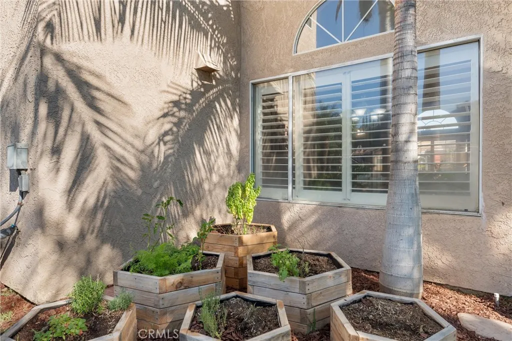 3480 Mountainside Circle, Corona, California 92882 home-pic-46