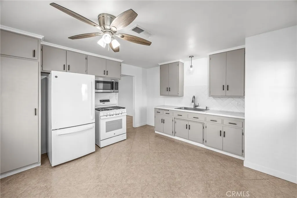 12704 California Street, Yucaipa, California 92399 home-pic-14
