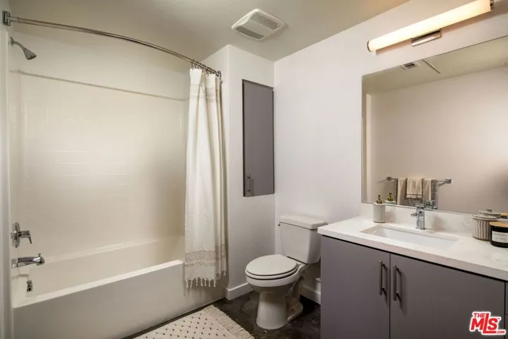 1120 W 6th Street 1555, Los Angeles, California 90017