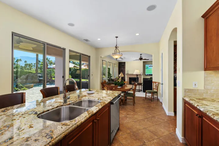 12_11952894_184999_184999-EI-112