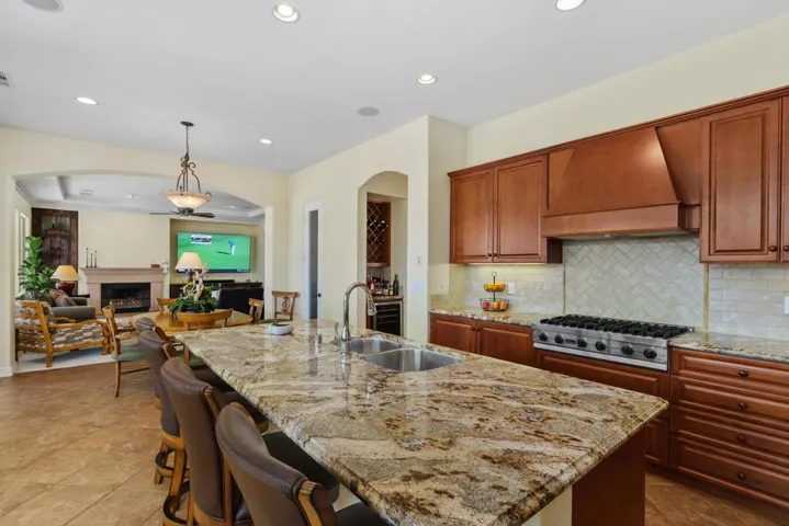 11_11952893_184999_184999-EI-111