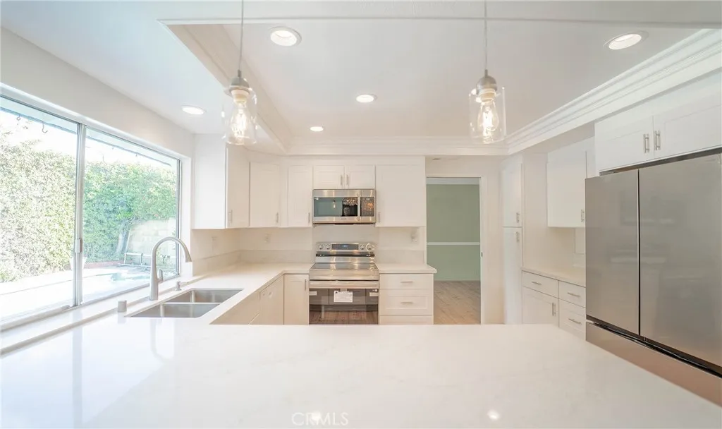 25401 Helena Circle, Mission Viejo, California 92691 home-pic-3