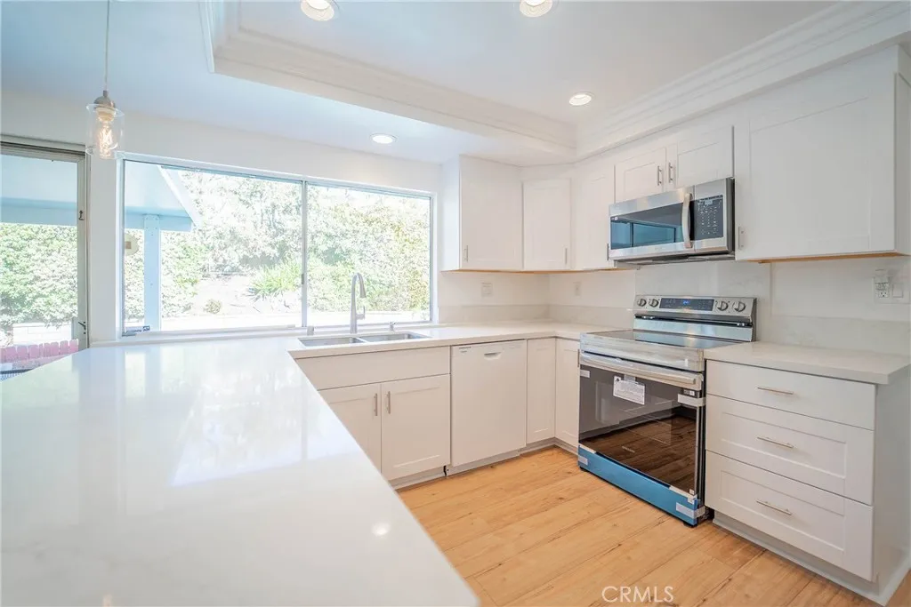 25401 Helena Circle, Mission Viejo, California 92691 home-pic-2