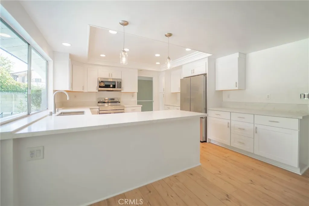 25401 Helena Circle, Mission Viejo, California 92691 home-pic-4