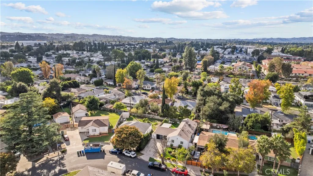 18019 Tiara, Encino, California 91316 home-pic-38