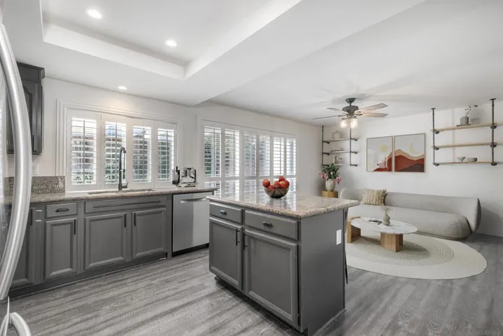 Virtually staged. Some elements have been digitally added.https://cdnparap00.paragonrels.com/ParagonImages/Property/p0/SDMLS/250044712/13/120/90/ff8d04f2d45d715dcb7fc7e1a257f2a0/3/cb9babf97f983efc4cb00988c2ae3b7b/250044712-fd090627-0c95-4e47-bc2f-0c004db4