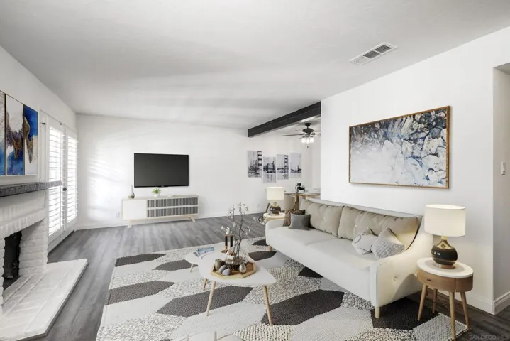 Virtually staged. Some elements have been digitally added.https://cdnparap00.paragonrels.com/ParagonImages/Property/p0/SDMLS/250044712/5/120/90/0cb5a3accb5c465035144480154dda92/3/cb9babf97f983efc4cb00988c2ae3b7b/250044712-0f2a98a7-1887-40af-aaf2-deed06fe2