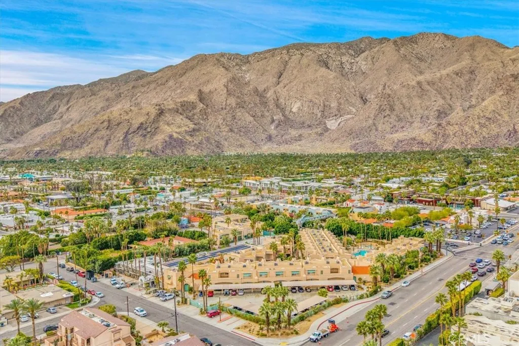 1555 N Chapparal, Palm Springs, California 92262 home-pic-38