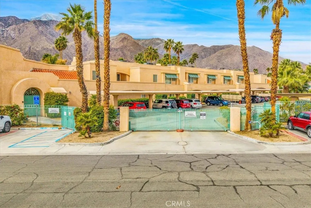1555 N Chapparal, Palm Springs, California 92262 home-pic-34