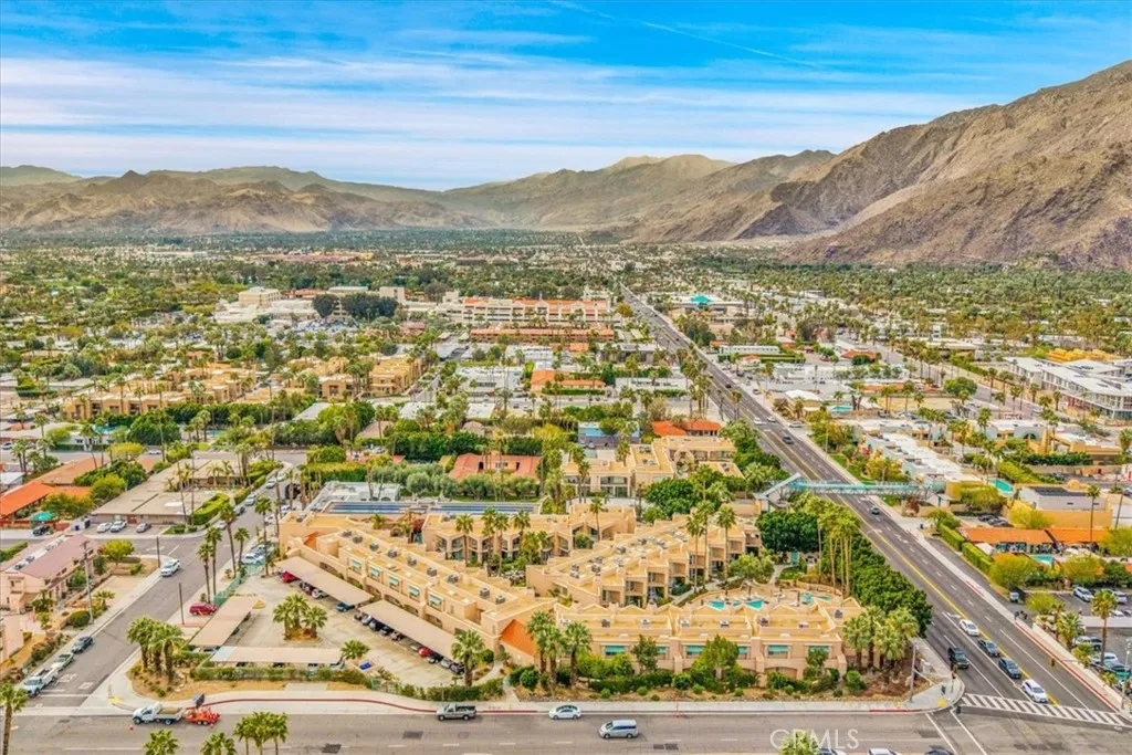 1555 N Chapparal, Palm Springs, California 92262 home-pic-33