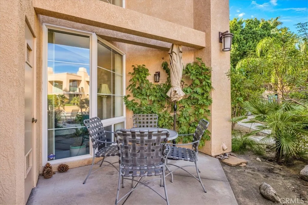 1555 N Chapparal, Palm Springs, California 92262 home-pic-3