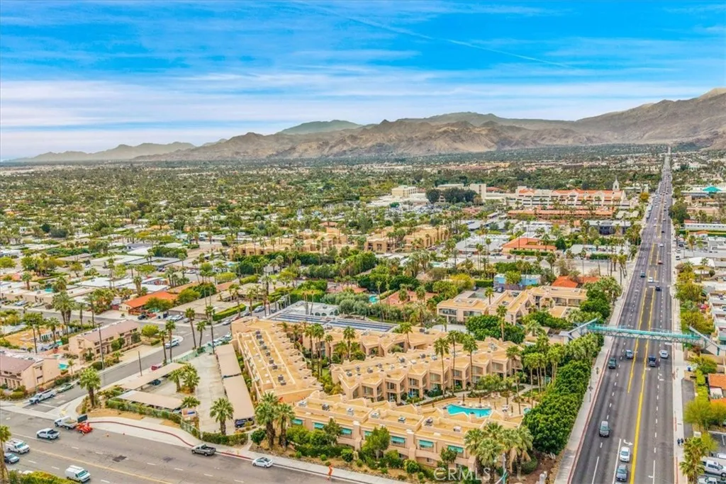 1555 N Chapparal, Palm Springs, California 92262 home-pic-32
