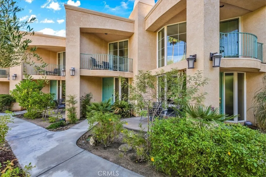 1555 N Chapparal, Palm Springs, California 92262 home-pic-1