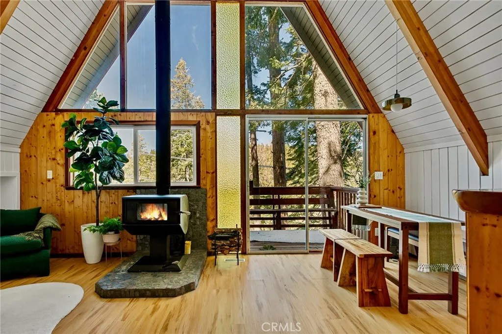 Welcome to 31661 Wagon Wheel Drive located in the beautiful town of Running Springs, CA.