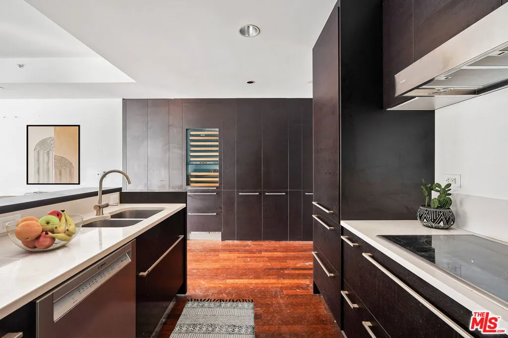 6250 Hollywood Boulevard 11h, Los Angeles, California 90028 home-pic-6