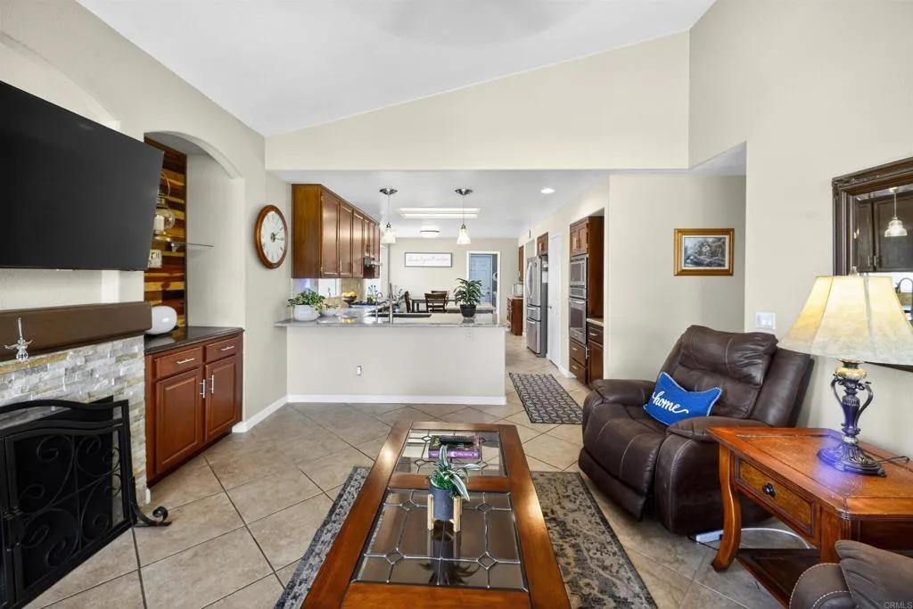 40455 Via Tapadero, Murrieta, California 92562 home-pic-7