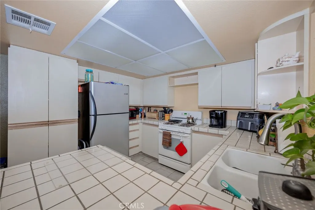 43195 Andrade Avenue L, Hemet, California 92544 home-pic-9