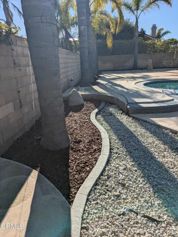 PXL_20251123_213106388