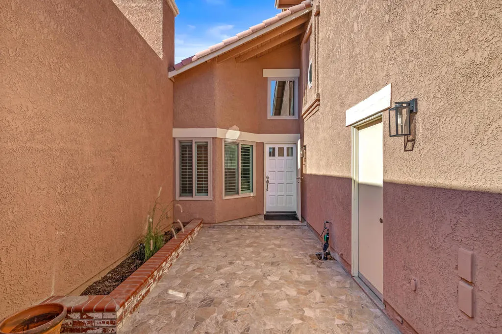 42515 Sultan Avenue, Palm Desert, California 92211 home-pic-4