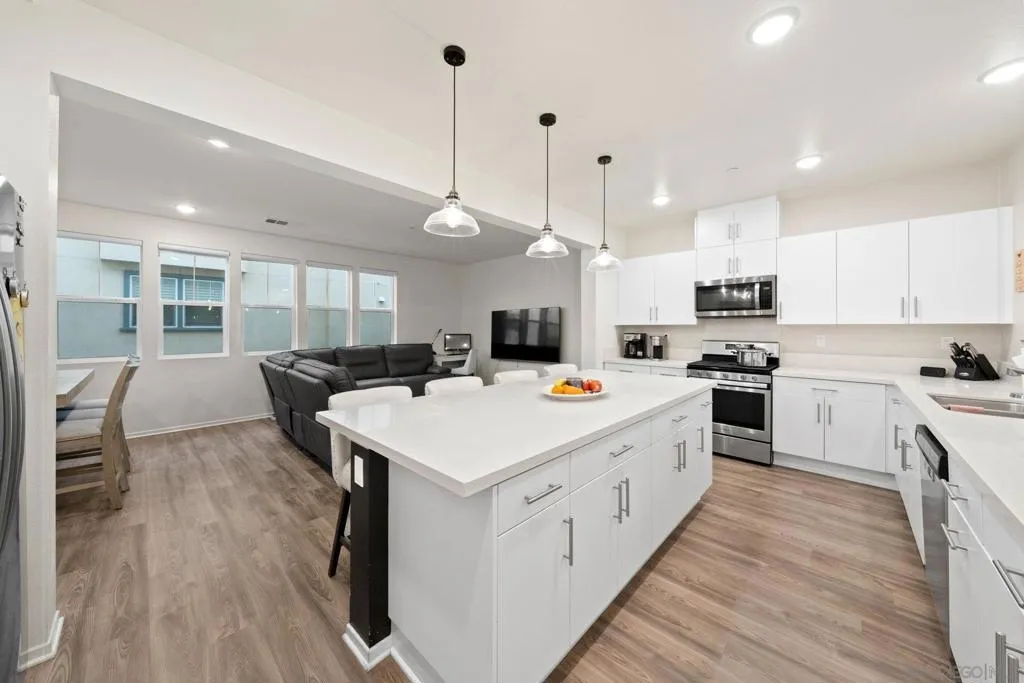 5360 Calle Rockfish 32, San Diego, California 92154 home-pic-1