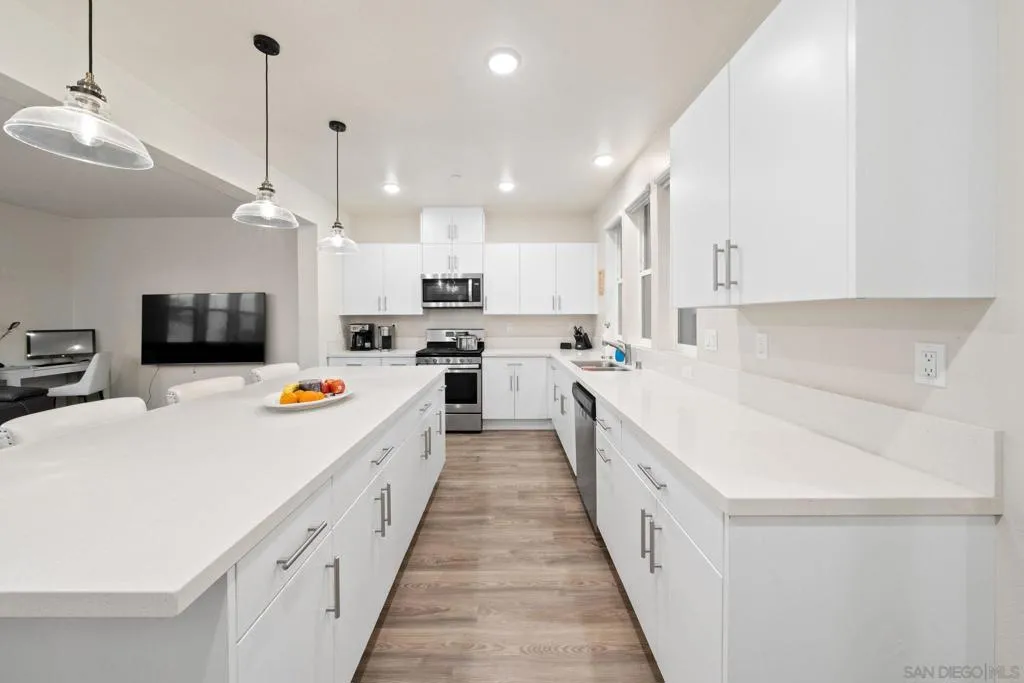 5360 Calle Rockfish 32, San Diego, California 92154 home-pic-2