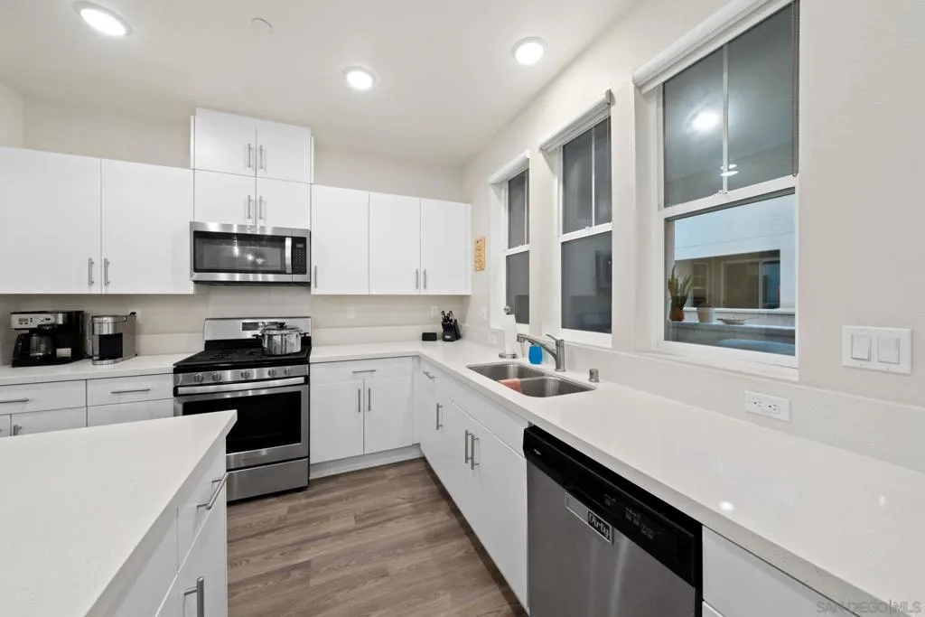 5360 Calle Rockfish 32, San Diego, California 92154 home-pic-3