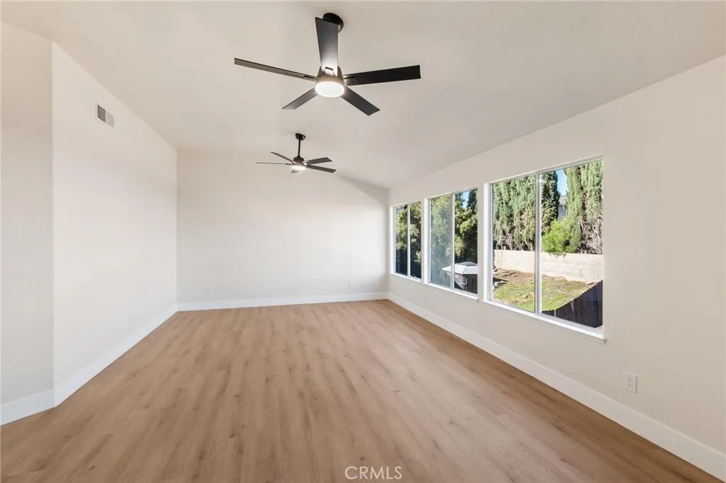 1015 E Deerfield, Ontario, California 91761 home-pic-41