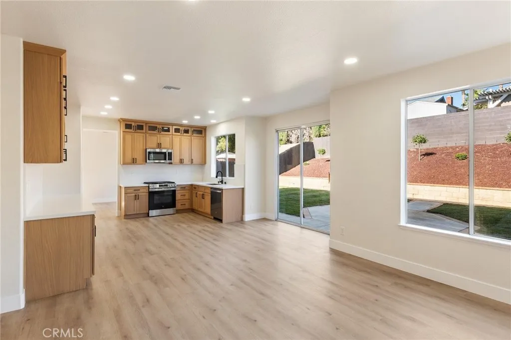 1015 E Deerfield, Ontario, California 91761 home-pic-16
