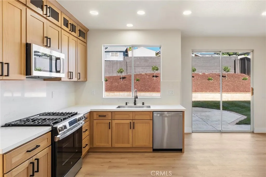 1015 E Deerfield, Ontario, California 91761 home-pic-13