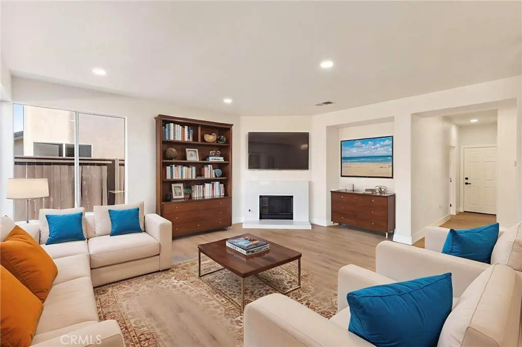 1015 E Deerfield, Ontario, California 91761 home-pic-19