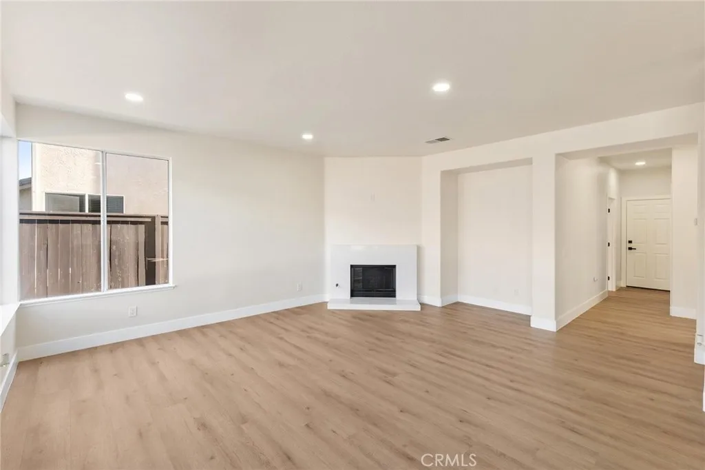 1015 E Deerfield, Ontario, California 91761 home-pic-20