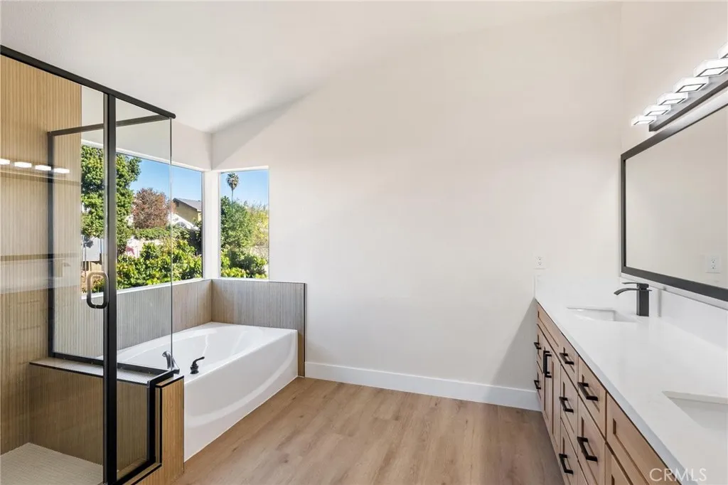 1015 E Deerfield, Ontario, California 91761 home-pic-32