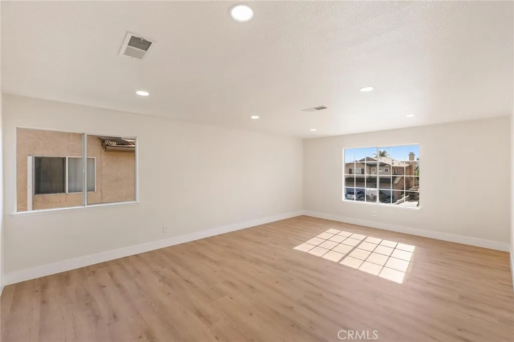 1015 E Deerfield, Ontario, California 91761 home-pic-37