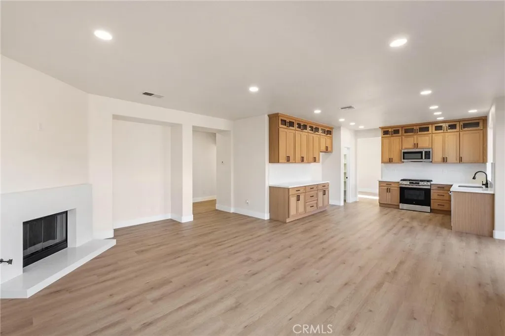 1015 E Deerfield, Ontario, California 91761 home-pic-18