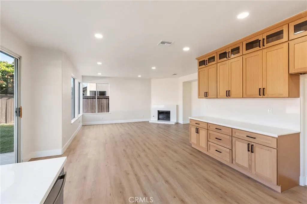 1015 E Deerfield, Ontario, California 91761 home-pic-17