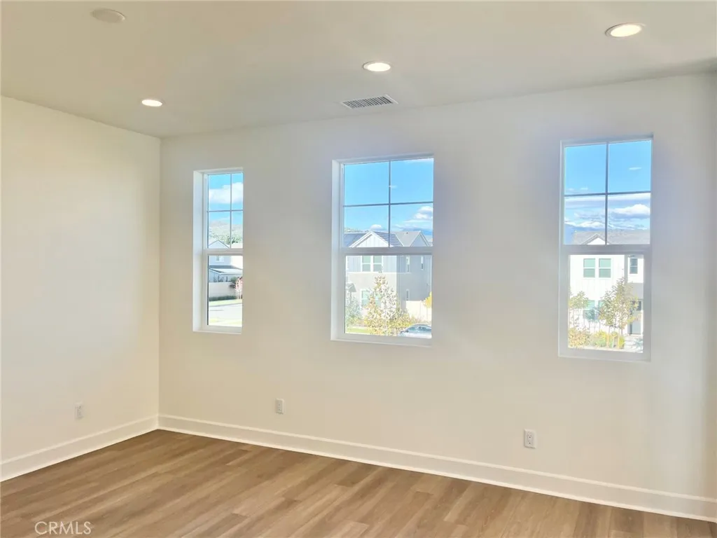 325 S Nevada Avenue, Ventura, California 93004 home-pic-13