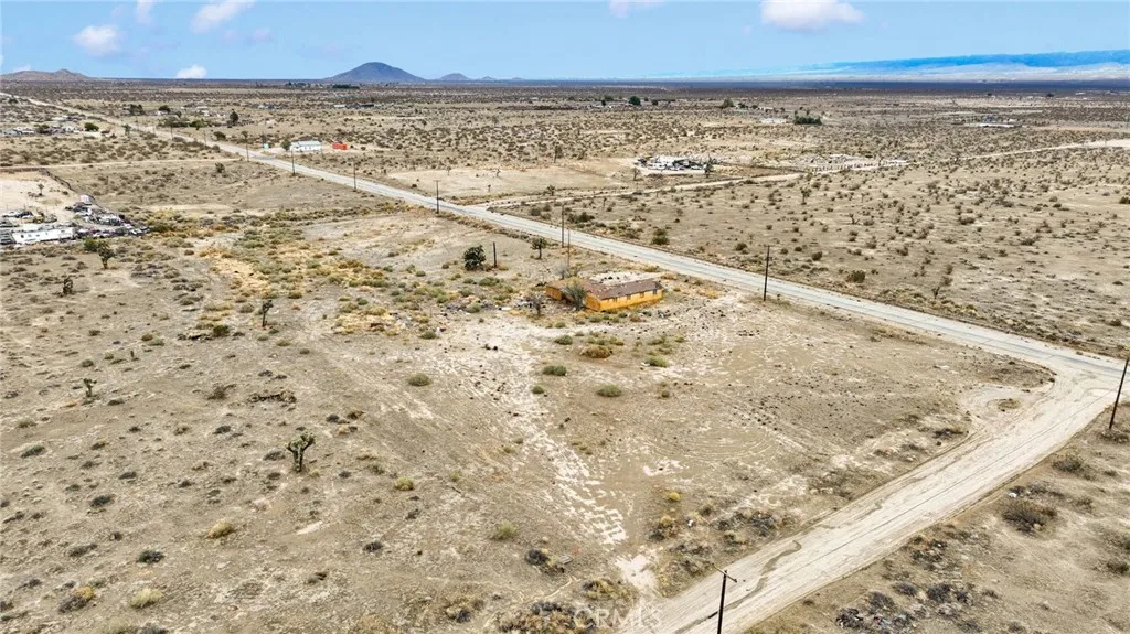 18227 E Avenue Q, Palmdale, California 93591 home-pic-16